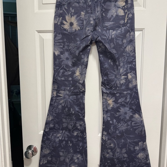 Free People We The Free Floral Blue Flare Jean Jegging - Picture 2 of 7